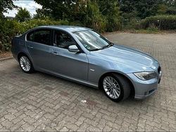 Blau Gebraucht 2009 BMW 320 Comfort Edition Limousine | 4.950 € (Etwas zu teuer)