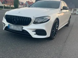 Weiß Gebraucht 2016 Mercedes E220 AMG line Limousine | 25.000 € (Teuer)