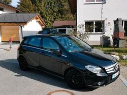 Schwarz Gebraucht 2012 Mercedes B180 Van / Kleinbus | 8.500 € (Fairer Preis)
