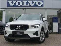 Crystal white Gebraucht 2024 Volvo XC40 Core SUV | 33.900 € (Superpreis)