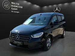 Loparitschwarz metallic Gebraucht 2024 Mercedes T180 Style Van / Kleinbus | 29.990 € (Fairer Preis)