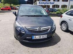 Grau Gebraucht 2015 Opel Zafira Tourer Van / Kleinbus | 8.000 € (Fairer Preis)