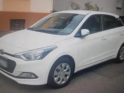 Weiß Gebraucht 2017 Hyundai i20 Active Limousine | 5.500 € (Superpreis)