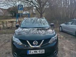 Schwarz Gebraucht 2015 Nissan Qashqai N-Connecta SUV | 11.500 € (Fairer Preis)