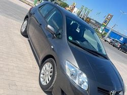 Grau Gebraucht 2009 Toyota Auris Executive Limousine | 4.150 € (Fairer Preis)