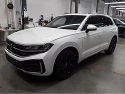 Oryxweiß perlmutteffekt Gebraucht 2024 VW Touareg R-line SUV | 71.980 € (Etwas zu teuer)