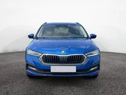 Raceblau Gebraucht 2022 Skoda Octavia Ambition Kombi | 20.890 € (Guter Preis)