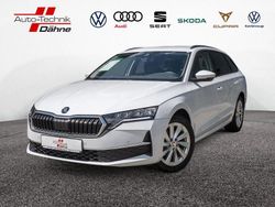 Weiss / moonweiß perleffekt (metallic) Gebraucht 2024 Skoda Octavia Selection Kombi | 28.980 € (Guter Preis)