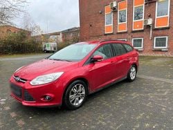 Rot Gebraucht 2014 Ford Focus Kombi | 2.700 € (Superpreis)