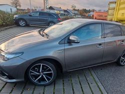 Braun Gebraucht 2018 Toyota Auris Hybrid Team Limousine | 16.500 € (Fairer Preis)