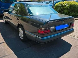 Schwarz Gebraucht 1992 Mercedes E230 Limousine | 4.800 €