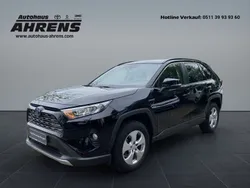 Tiefschwarz mica metallic Gebraucht 2020 Toyota RAV4 Hybrid Team SUV | 28.980 € (Fairer Preis)