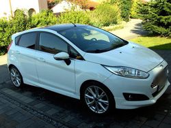 Weiß Gebraucht 2015 Ford Fiesta Titanium Kleinwagen | 7.990 € (Etwas zu teuer)