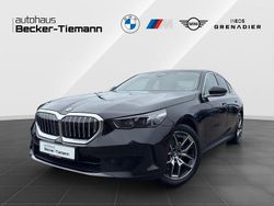 Saphirschwarz Gebraucht 2024 BMW 530e Sport Line Limousine | 49.911 €