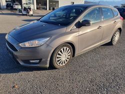 Silber Gebraucht 2015 Ford Focus Limousine | 3.500 €