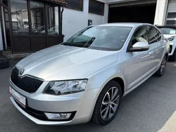 Silber Gebraucht 2015 Skoda Octavia Limousine | 8.990 € (Fairer Preis)