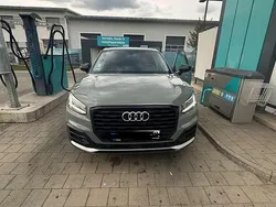 Grau Gebraucht 2017 Audi Q2 Design SUV | 19.000 € (Fairer Preis)