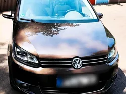 Braun Gebraucht 2011 VW Touran Van / Kleinbus | 8.700 € (Fairer Preis)