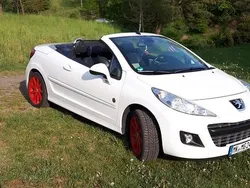 Weiß Gebraucht 2011 Peugeot 207 CC Roland Garros Cabrio | 5.800 € (Teuer)