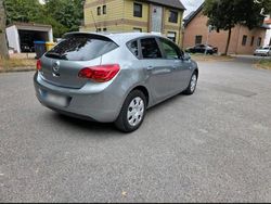 Grau Gebraucht 2010 Opel Astra Limousine | 4.000 € (Fairer Preis)