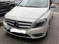 Weiß Gebraucht 2014 Mercedes B180 Style Van / Kleinbus | 11.450 € (Fairer Preis)