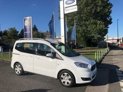 Weiß Gebraucht 2016 Ford Tourneo Courier Trend Van / Kleinbus | 8.879 € (Fairer Preis)