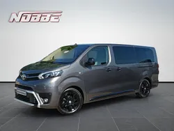 Grau Gebraucht 2023 Toyota Proace Verso Executive Kombi | 42.990 € (Etwas zu teuer)