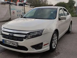 Weiß Gebraucht 2010 Ford Fusion Limousine | 2.350 €
