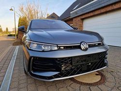 Grau Gebraucht 2024 VW Passat R-line Kombi | 50.800 € (Fairer Preis)