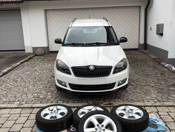 Weiß Gebraucht 2014 Skoda Roomster Noire Van / Kleinbus | 7.799 € (Teuer)