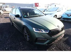 Grün (foliert) (metallic) Gebraucht 2023 Skoda Octavia RS Kombi | 37.295 € (Fairer Preis)