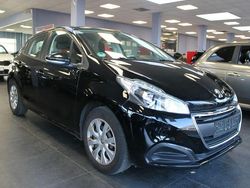 Schwarz Gebraucht 2017 Peugeot 208 Style Kleinwagen | 6.980 € (Fairer Preis)