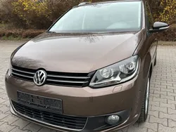 Braun Gebraucht 2011 VW Touran Style Van / Kleinbus | 10.900 € (Teuer)