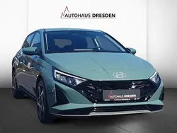 Mangrove green / mic Gebraucht 2024 Hyundai i20 Prime Kleinwagen | 18.990 € (Guter Preis)