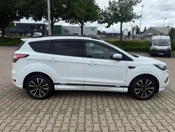 Weiß Gebraucht 2017 Ford Kuga ST-Line SUV | 16.000 € (Teuer)