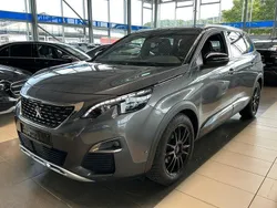 Grau Gebraucht 2020 Peugeot 5008 GT Van / Kleinbus | 24.900 € (Guter Preis)