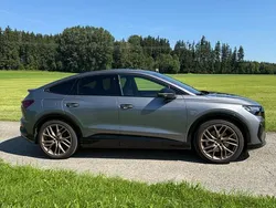 Grau Gebraucht 2023 Audi Q4 Sportback e-tron Edition .1 SUV | 37.777 € (Superpreis)