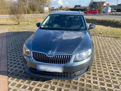 Grau Gebraucht 2015 Skoda Octavia Style Kombi | 8.190 € (Fairer Preis)