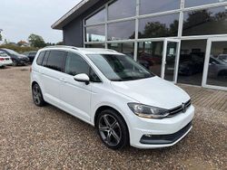 Weiß Gebraucht 2018 VW Touran Highline Van / Kleinbus | 11.900 € (Fairer Preis)