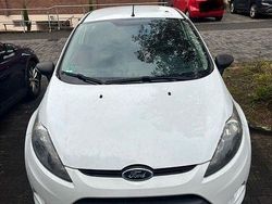 Weiß Gebraucht 2012 Ford Fiesta Ambiente Kleinwagen | 3.699 € (Fairer Preis)