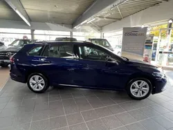 Blau Gebraucht 2021 VW Golf VIII Life Kombi | 20.400 € (Fairer Preis)