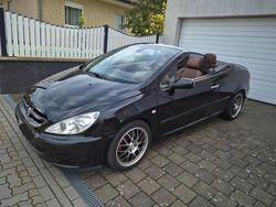 Schwarz Gebraucht 2004 Peugeot 307 CC Cabrio | 1.990 € (Etwas zu teuer)