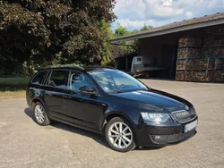 Schwarz Gebraucht 2016 Skoda Octavia Kombi | 9.700 €