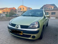 Grün Gebraucht 2004 Renault Clio II Kleinwagen | 2.200 € (Teuer)