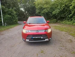 Rot Gebraucht 2015 Mitsubishi Outlander Classic Collection Plus SUV | 8.990 € (Superpreis)
