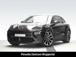 Tiefschwarzmetallic Gebraucht 2024 Porsche Macan SUV | 105.100 € (Teuer)