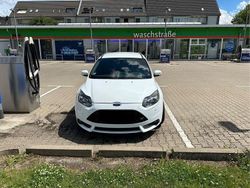 Weiß Gebraucht 2013 Ford Focus ST Kombi | 9.999 € (Fairer Preis)