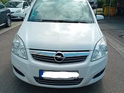 Weiß Gebraucht 2009 Opel Zafira Family Van / Kleinbus | 3.800 € (Fairer Preis)