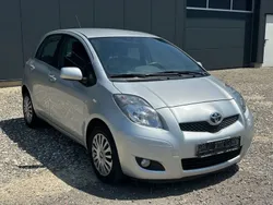 Silber Gebraucht 2010 Toyota Yaris Life Limousine | 3.990 € (Fairer Preis)