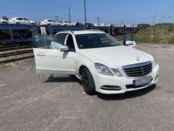 Weiß Gebraucht 2010 Mercedes E220 Avantgarde Kombi | 5.800 € (Superpreis)